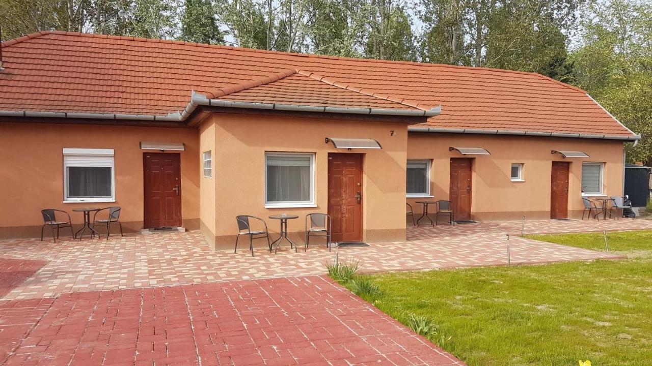 Angyal Apartman Cserkeszolo Ngoại thất bức ảnh