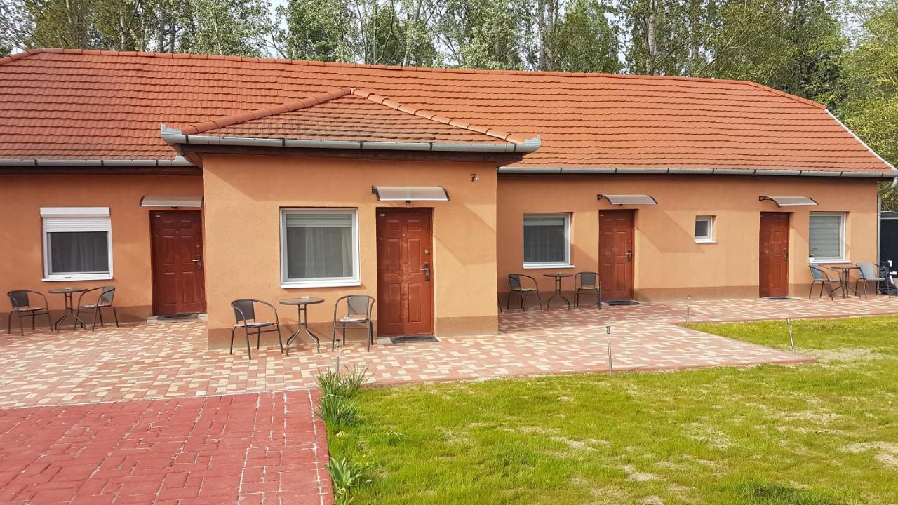 Angyal Apartman Cserkeszolo Ngoại thất bức ảnh